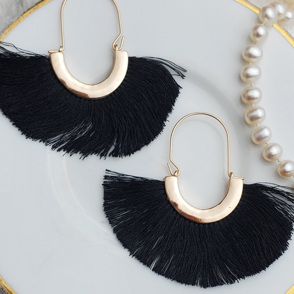 🌟5/$25 STUNNING Gold and Black boho earrings - Picture 3 of 3